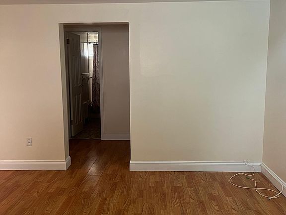 4th image of 6 King Ave #1