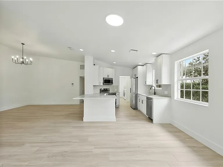 28050 Boccaccio Way — Photo 7