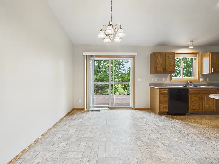 2505 N Vincent Ave — Photo 11
