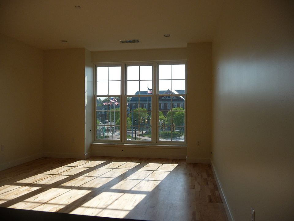 2nd image of 26 New Derby St Unit 304