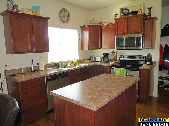 4th image of 9804 Edward St