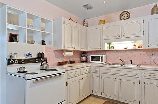 4th image of 1002 Pelican Dr S