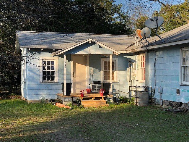 2nd image of 250 Columbia Ave