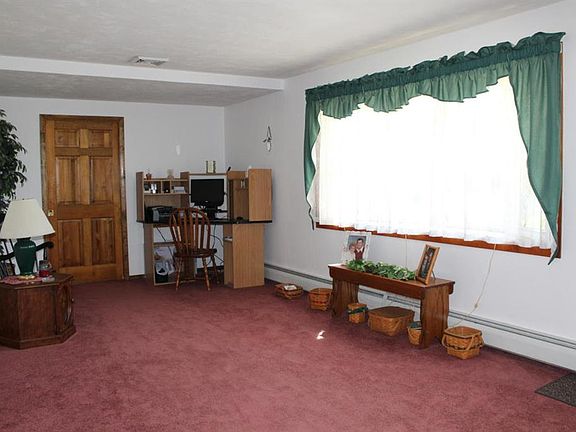 4th image of 1840 Thompson Ave