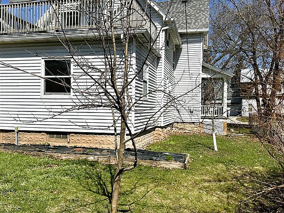 4th image of 16 E 11th St