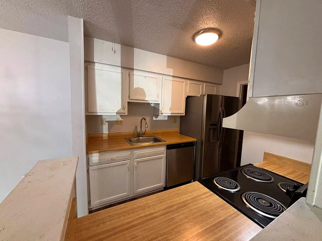 1250 Henckley Ave — Photo 3