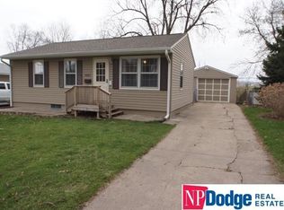 4917 Sunset Dr, Ralston, NE 68127