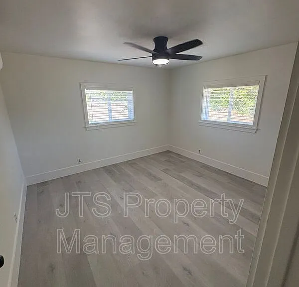 2440 Central Ave #B — Photo 11