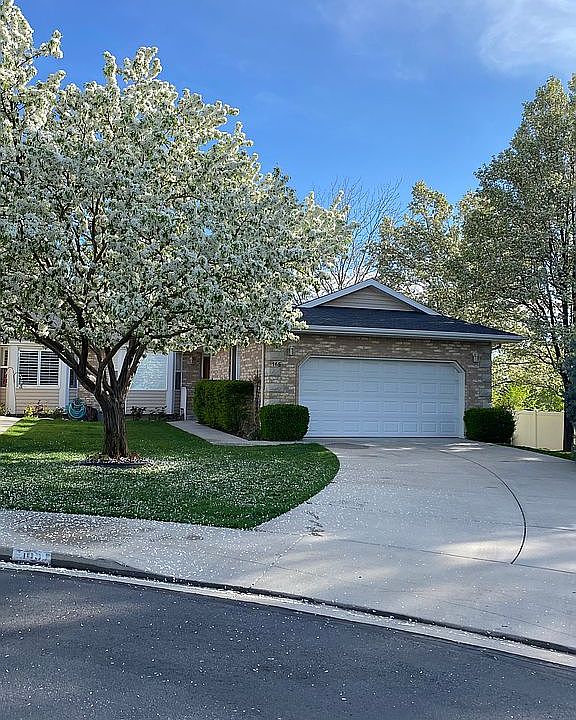 1st image of 155 W Hidden Hollow Cir