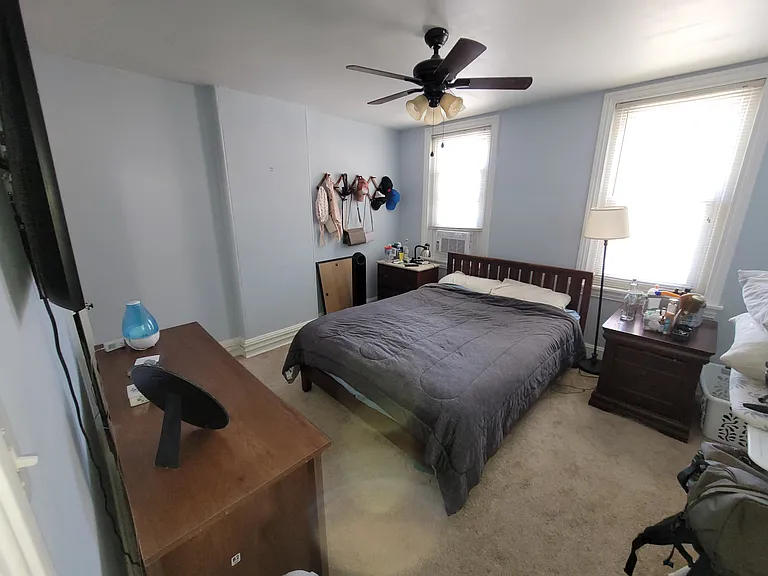 422 Gold St — Photo 3