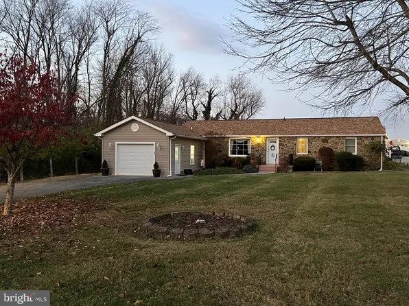 196 W Crescent St, Boyce, VA 22620