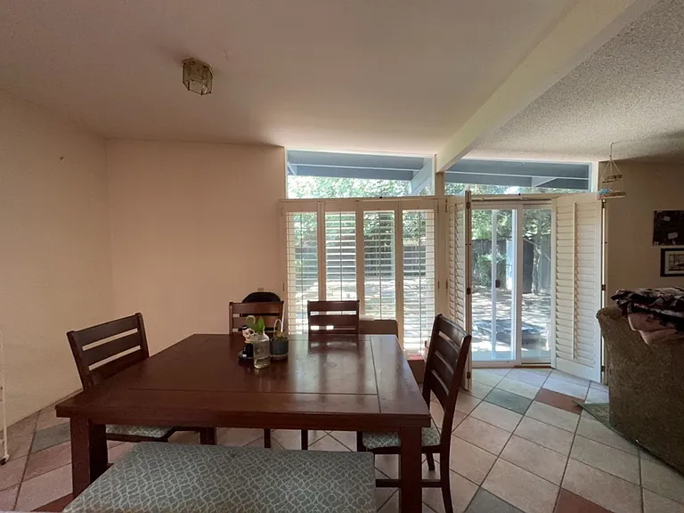 606 Isla Pl — Photo 5