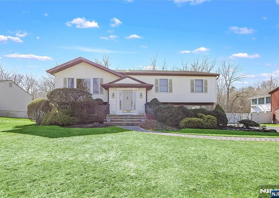 1st image of 31 Virgil Rd