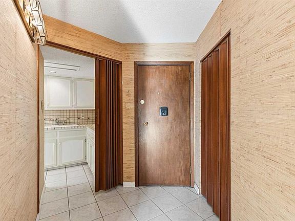 4th image of 629 N Royal Ave SW #303