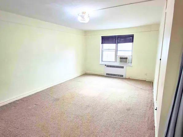 61-41 Saunders Street image 5 of 16