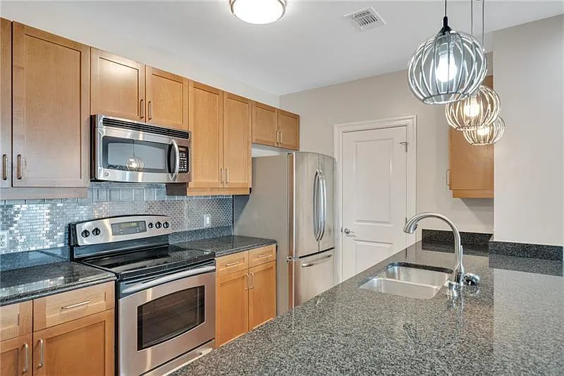 2 bed, 2.0 bath, 1275 sqft, $2,800 — Photo 4