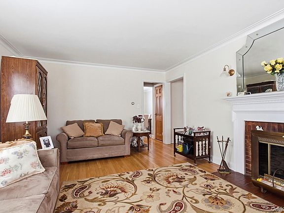 3rd image of 386 Bellevue Avenue