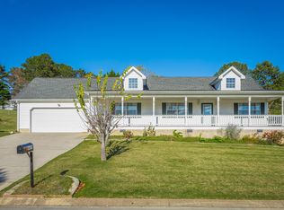 8439 Bay Run Dr, Hixson, TN 37343