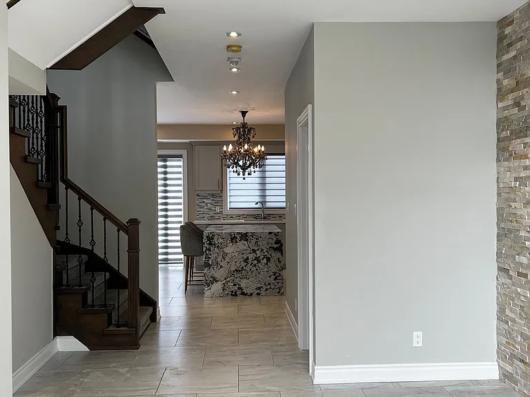 602 Lake Dr S — Photo 4