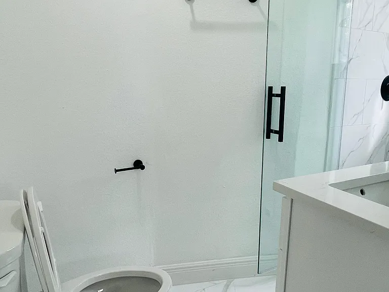 413 N Live Oak St #2 — Photo 7