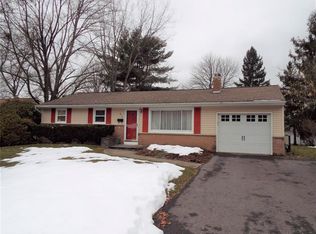 913 Imperial Woods Dr, Vestal, NY 13850