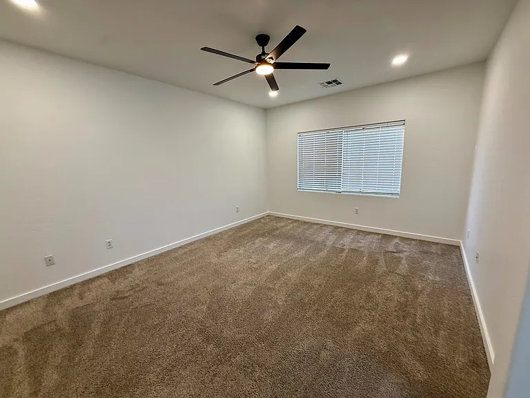 15238 W Custer Ln — Photo 5