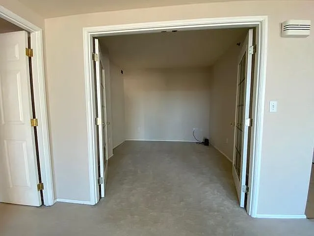 Bonus room/Den/Office/3rd bedroom with closet