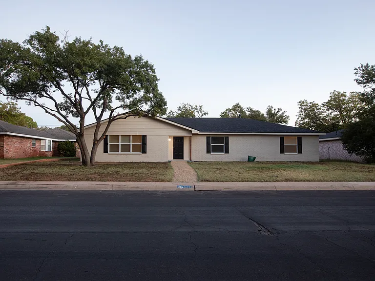 2410 Maxwell Dr — Photo 1