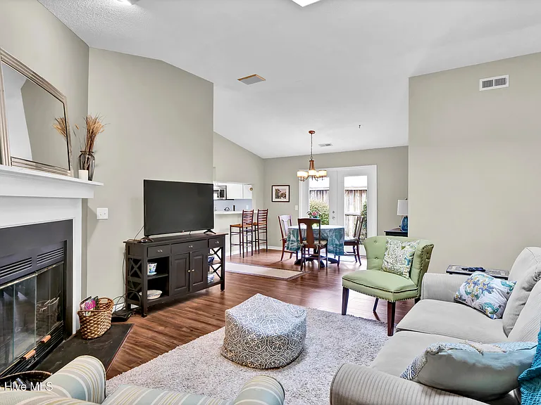 7204 Lounsberry Ct — Photo 5