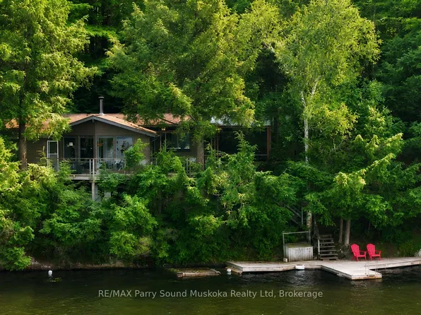 106 Kapikog South Rd, The Archipelago, ON P0G 1G0