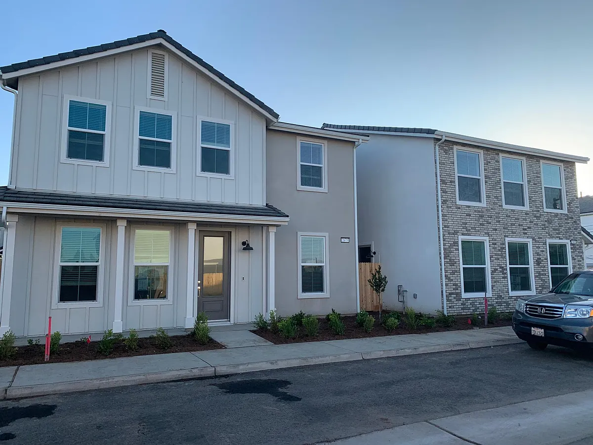 Building Photo - 2675 E Teaberry Dr
