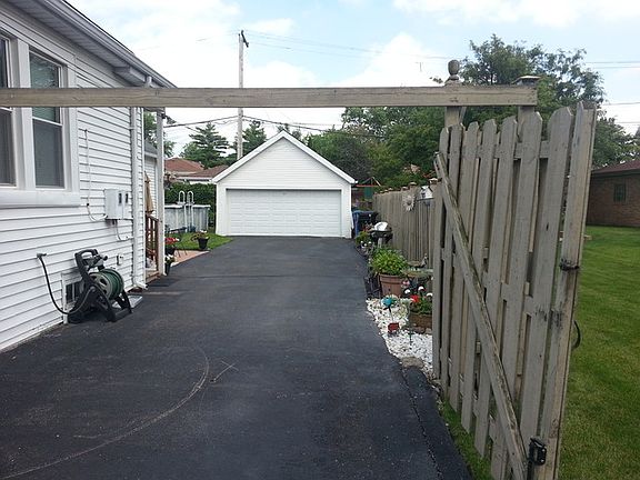 2nd image of 3131 N Oriole Ave