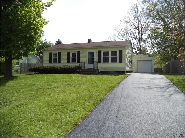 211 Resseguie Dr, Syracuse, NY 13209