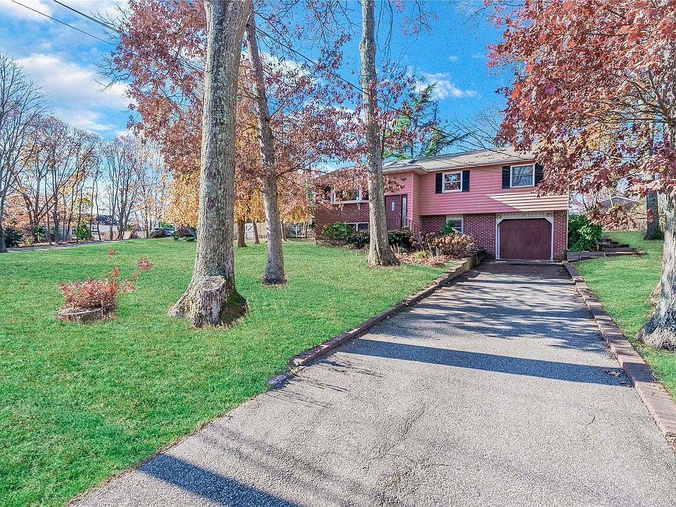 1st image of 26 White Oak Drive