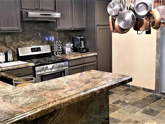 3rd image of 10403 Carlow Ln
