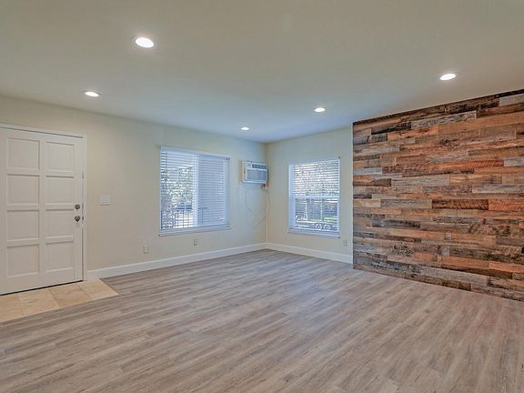 4th image of 470 Boynton Ave #9