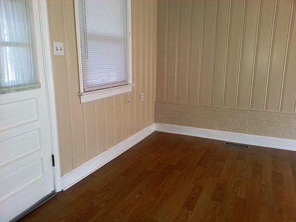 3rd image of 115 Hollywood Dr
