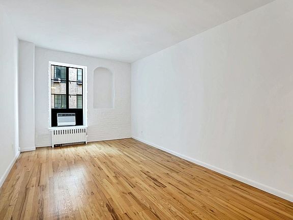 3rd image of 720 Greenwich St APT 5K