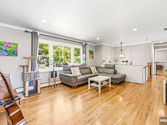 5th image of 850 Edgewater Ave