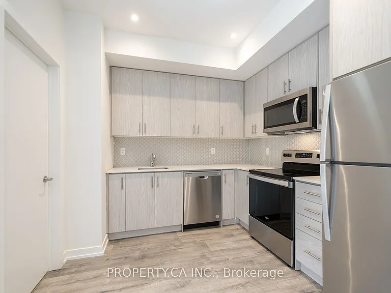 3550 Colonial Dr #16 — Photo 10