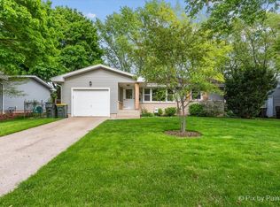 521 Crest Dr, Cary, IL 60013
