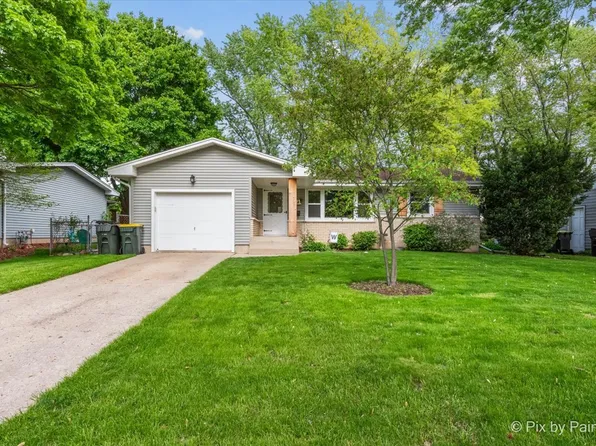 521 Crest Dr, Cary, IL 60013