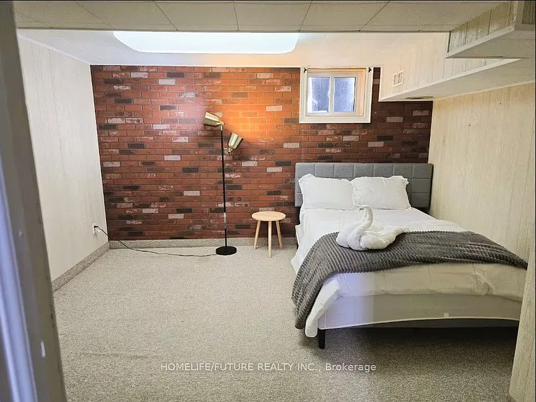 7 Stonehenge Cres — Photo 12