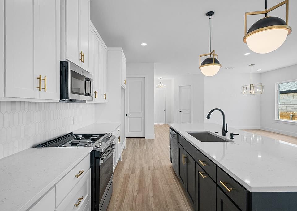 1st image of 233 Dudley Way