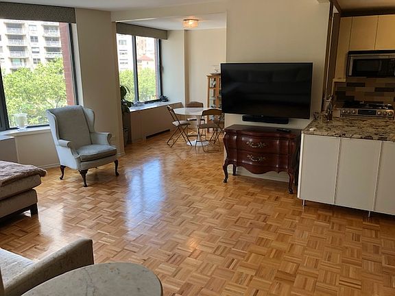 3rd image of 155 W 70th St APT 4E