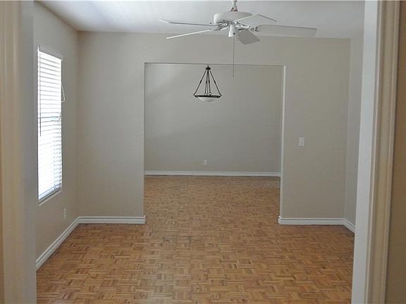 5th image of 127 Oak Acres Ln