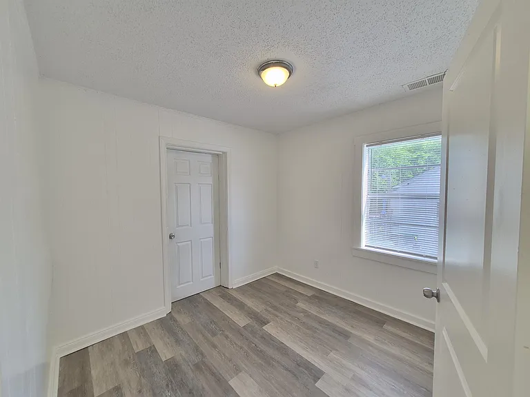 2100 Riverside Blvd — Photo 7