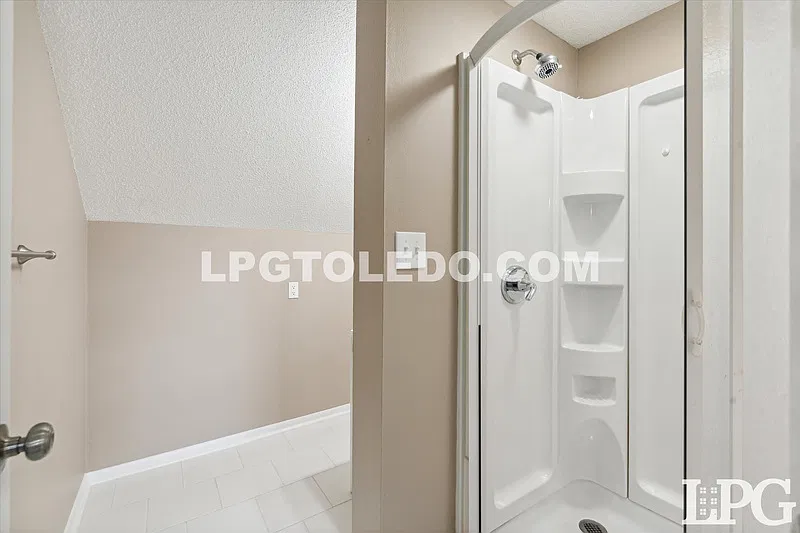 4 bed, 2.0 bath, 1419 sqft, $1,650 — Photo 3