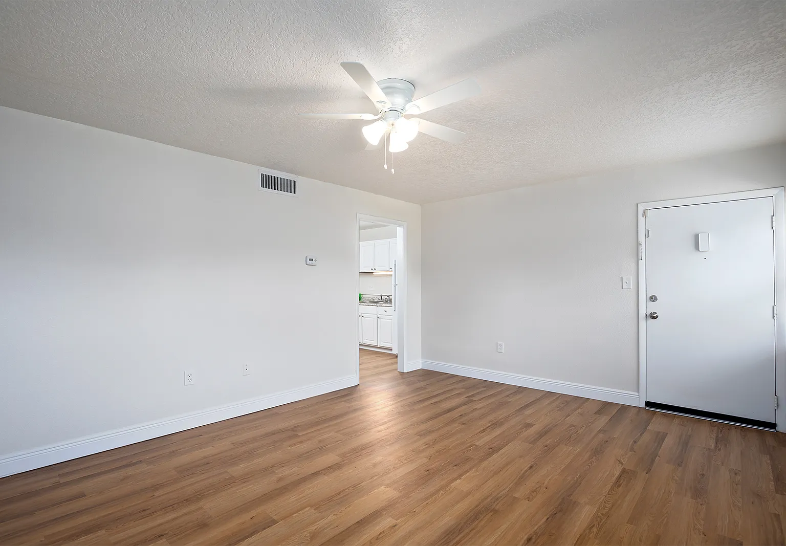 Park Plaza Apartments — Photo 2