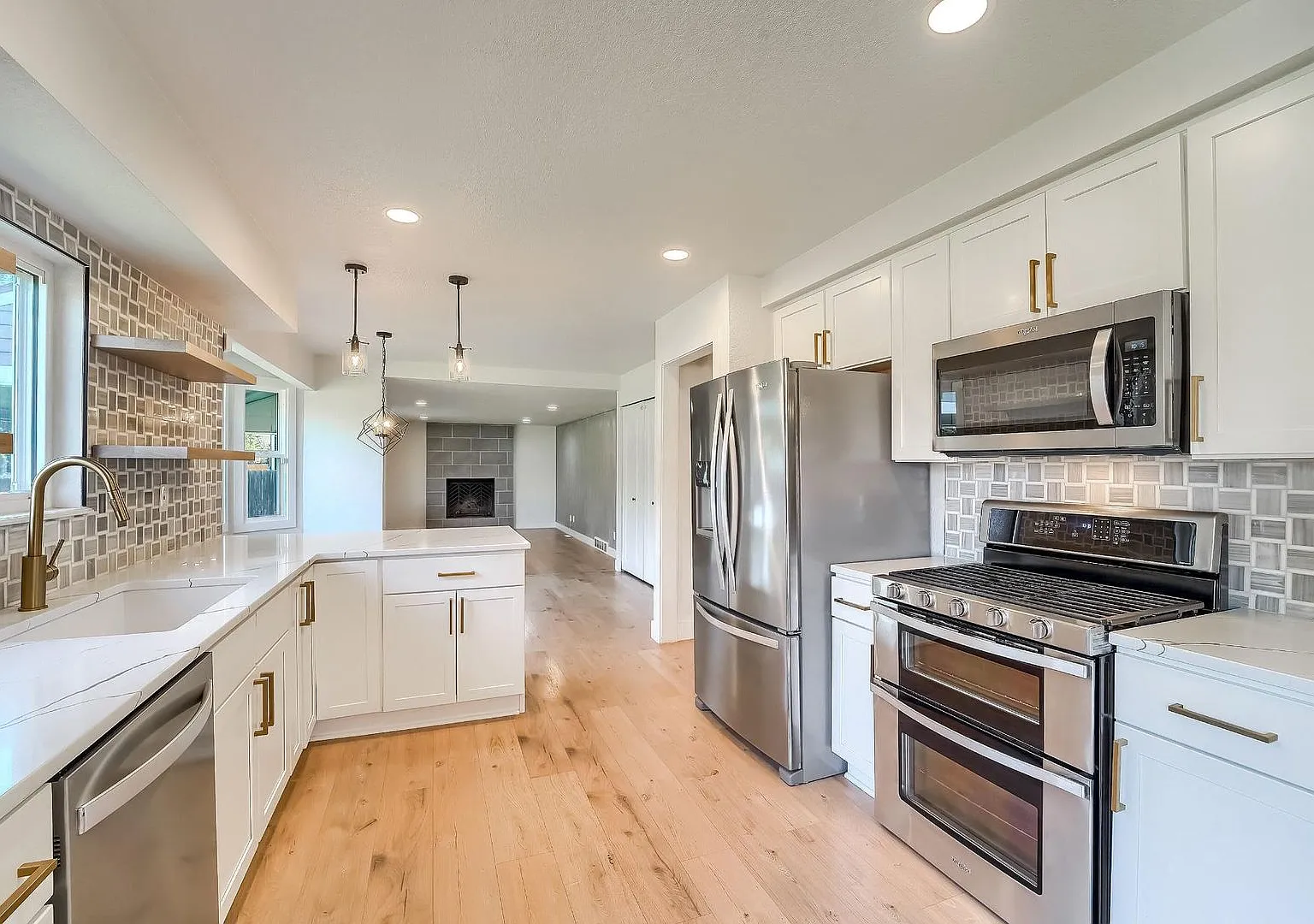5 Bedroom single family home in Denver — Photo 3